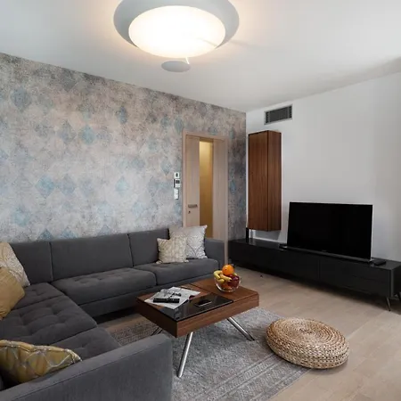 Days - Luxurious In Trendy Zizkov